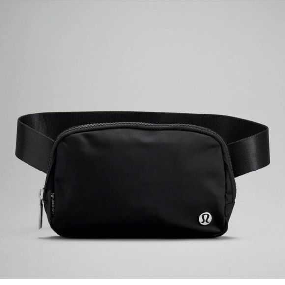 New With Tag Lululemon Everywhere Belt Bag Black extension strap - Picture 1 of 6